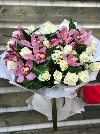 Букет цветов из: Розы и Хризантемы в Селиваниху