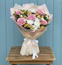 Букет цветов из:  Гвоздики, Орхидеи и Розы в Селиваниху