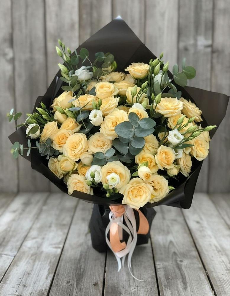 Букет цветов из: Розы и Лизиантусы в Селиваниху