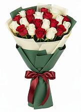 Букет Микс из красных и белых роз в Селиваниху