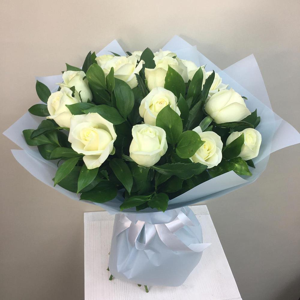 Букет 15 Белых роз Проуд в Селиваниху