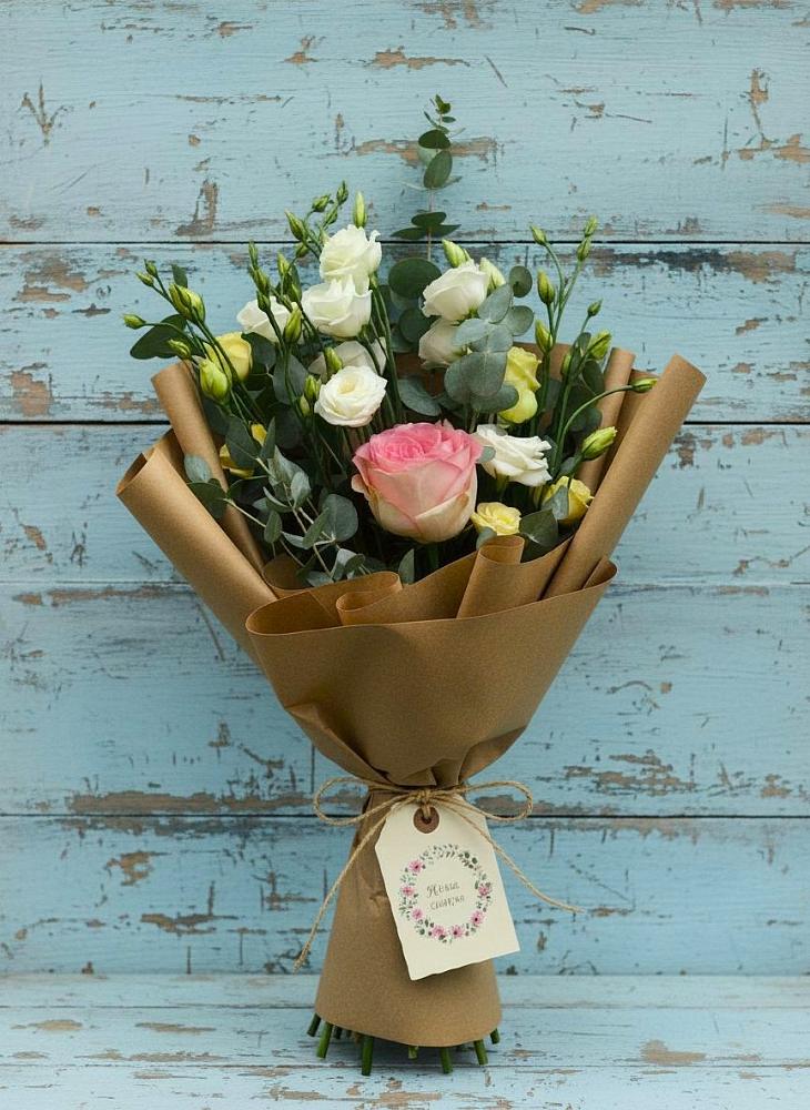 Букет цветов из: Розы и Лизиантусы в Селиваниху