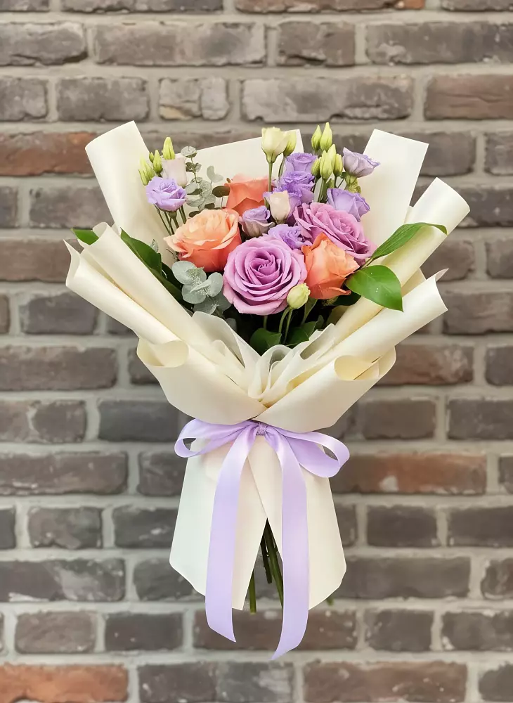 Букет цветов из: Лизиантусы и Розы в Селиваниху