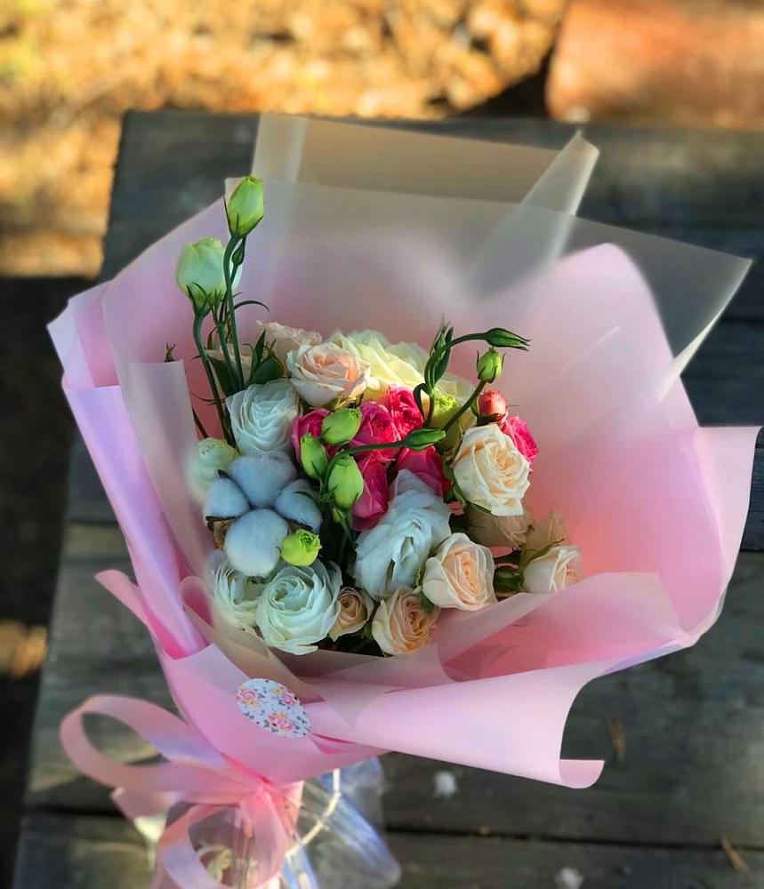 Букет цветов из: Розы и Лизиантусы в Селиваниху