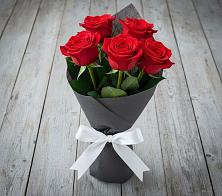 Букет 5 Красных роз Эдлесс Лав в Селиваниху