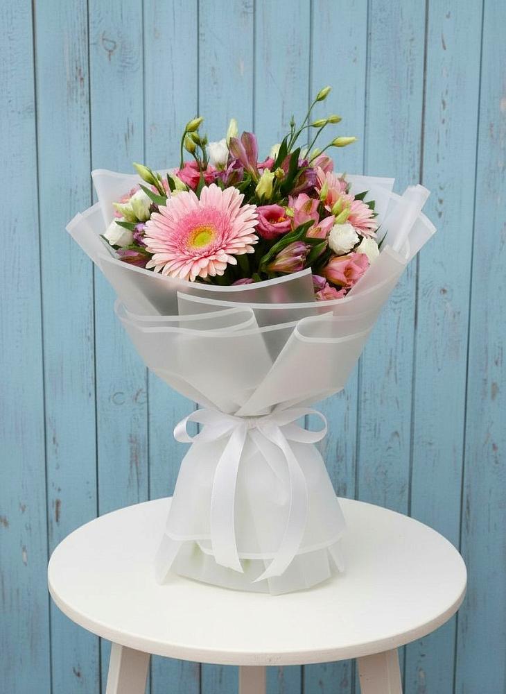 Букет цветов из: Герберы, Альстромерии и Лизиантусы в Селиваниху