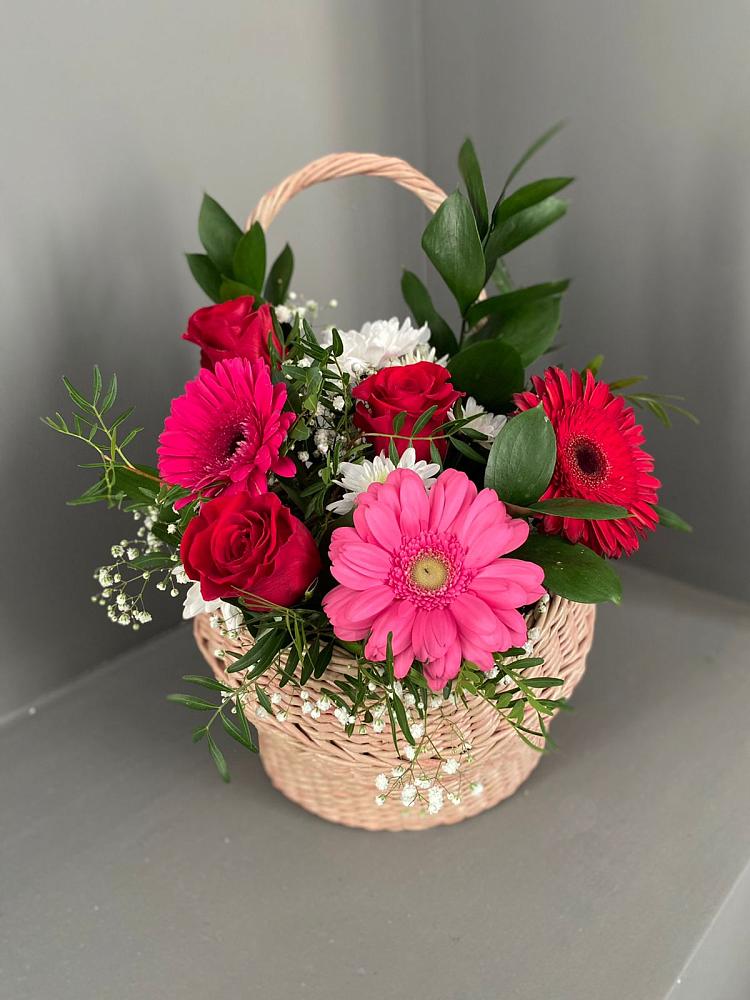 Цветочная композиция из Розы, Хризантемы и Герберы в корзине в Селиваниху