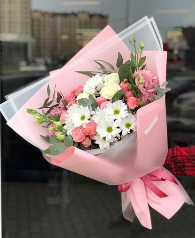 Букет цветов из: Розы, Лизиантусы и Хризантемы в Селиваниху