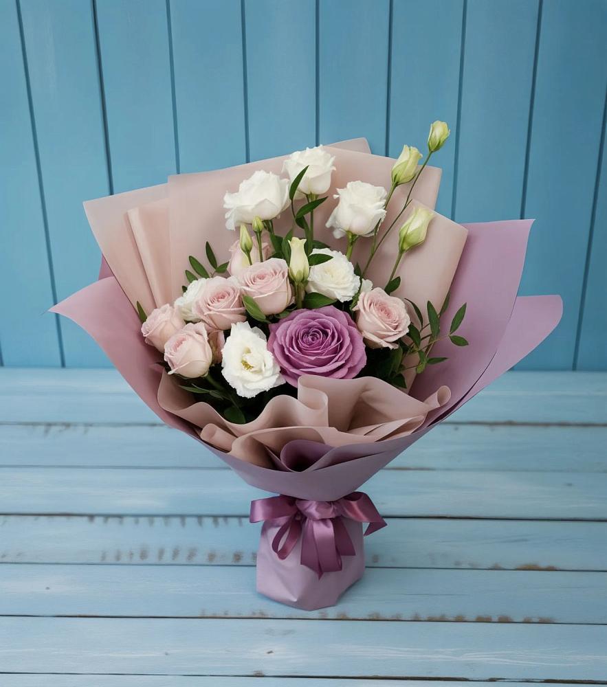 Букет цветов из: Розы и Лизиантусы в Селиваниху